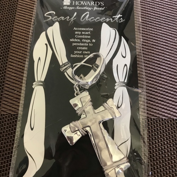 Cross Scarf Accent - Picture 1 of 3